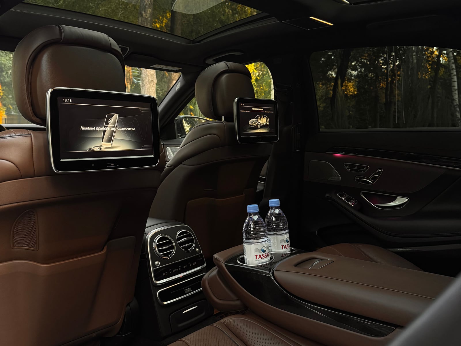 Mercedes-Benz S-Class — салон с мониторами