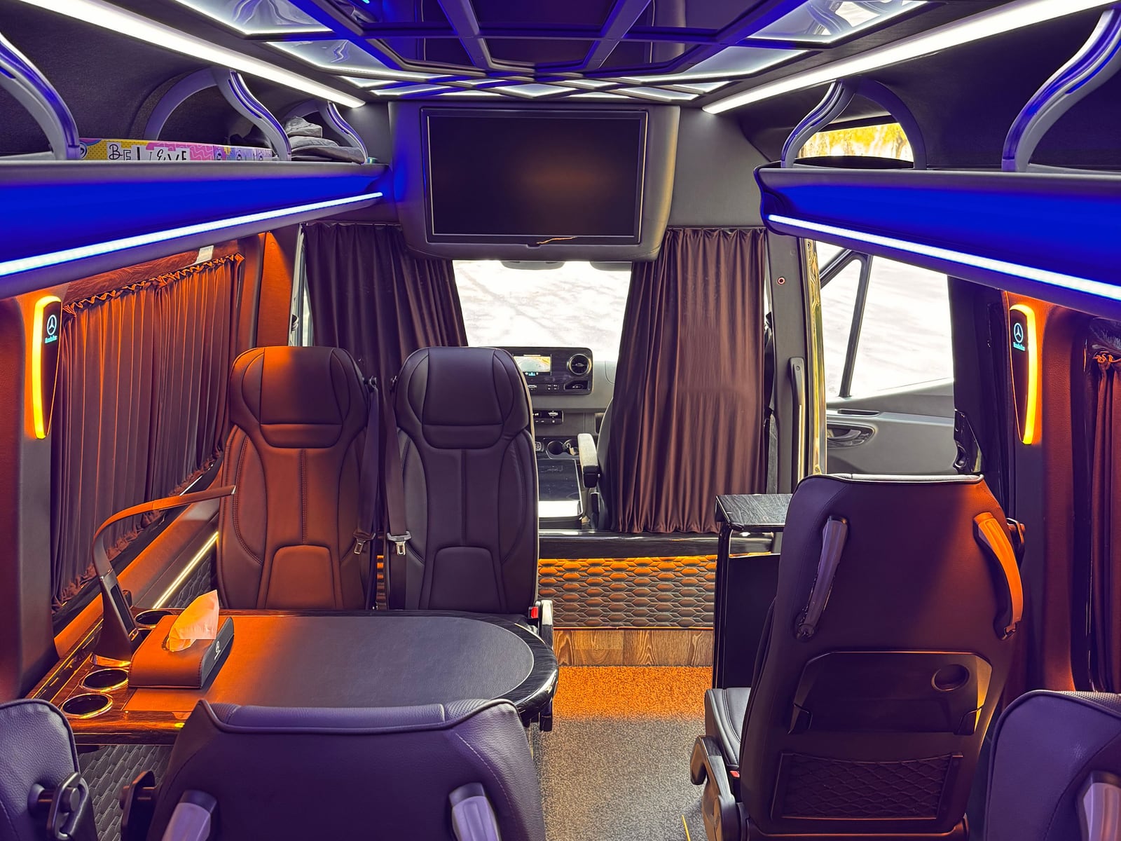 Mercedes-Benz Sprinter VIP — салон с подсветкой